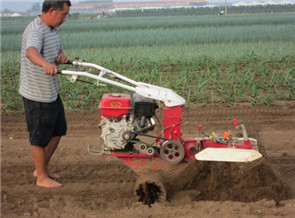 開(kāi)溝培土機(jī)器